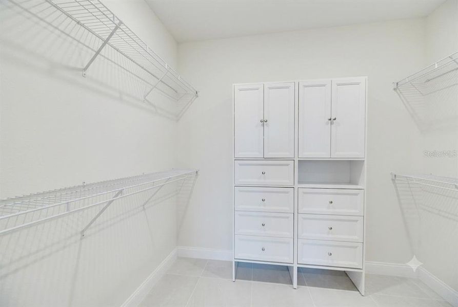 Spacious, unfurnished interior of a new home in , St. Cloud (Image 27).