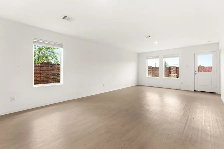 Spacious, unfurnished interior of a new home in , Katy (Image 27).