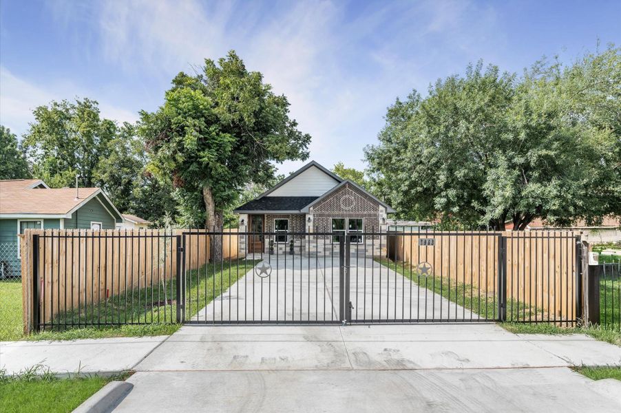 Front exterior of a new home in , Houston, TX, highlighting curb appeal (Image 24).