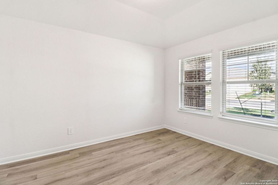 Spacious, unfurnished interior of a new home in Catalina, Converse (Image 27).