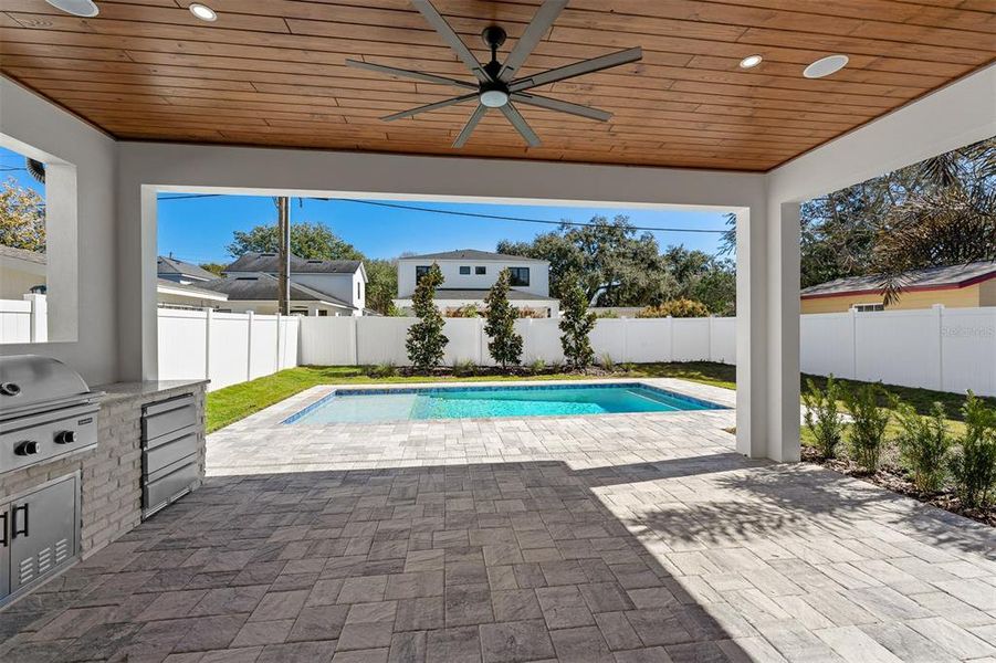 Exterior details and patio area of a home in , Orlando (Image 30).