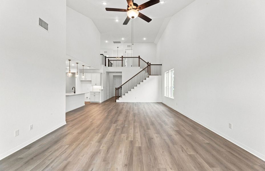 Spacious, unfurnished interior of a new home in Bluffview Reserve, Leander (Image 20).