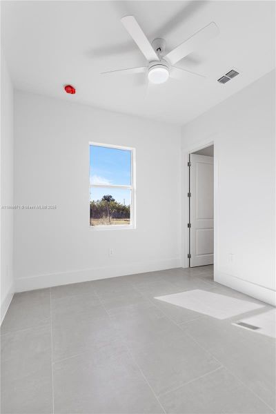 Spacious, unfurnished interior of a new home in , Lehigh Acres (Image 20).