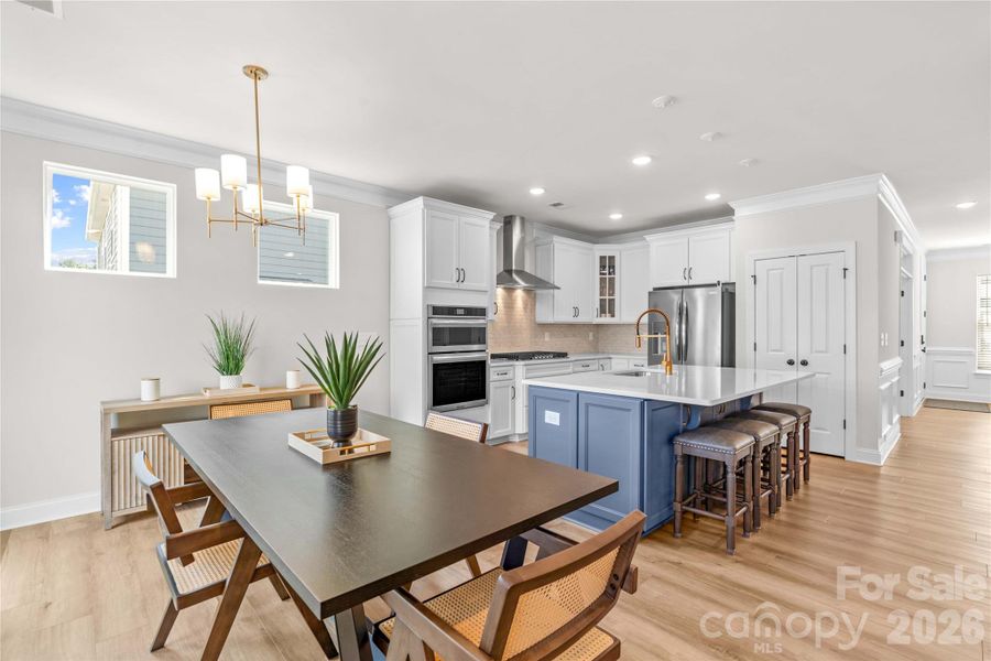 Dining Area/Kitchen Dining Area/Kitchen