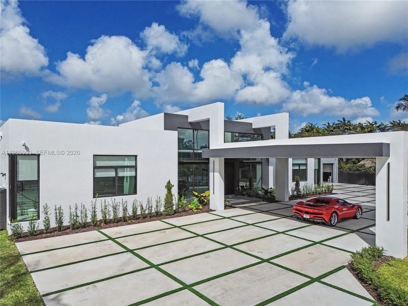 Exterior details and patio area of a home in , Miami (Image 33).