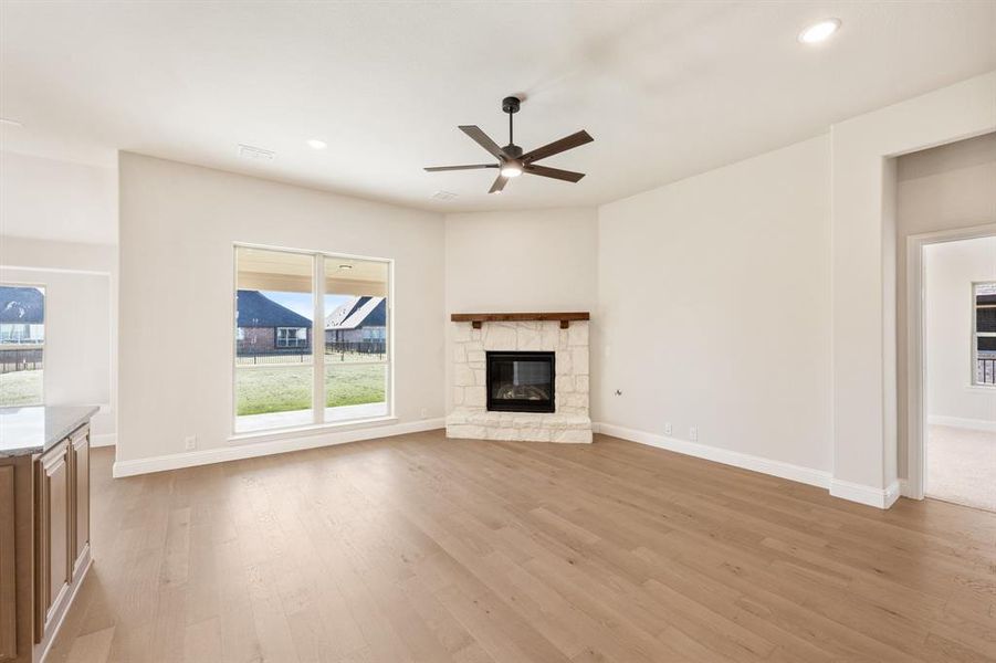 Spacious, unfurnished interior of a new home in Abe's Landing, Granbury (Image 25). Spacious, unfurnished interior of a new home in Abe's Landing, Granbury (Image 25).