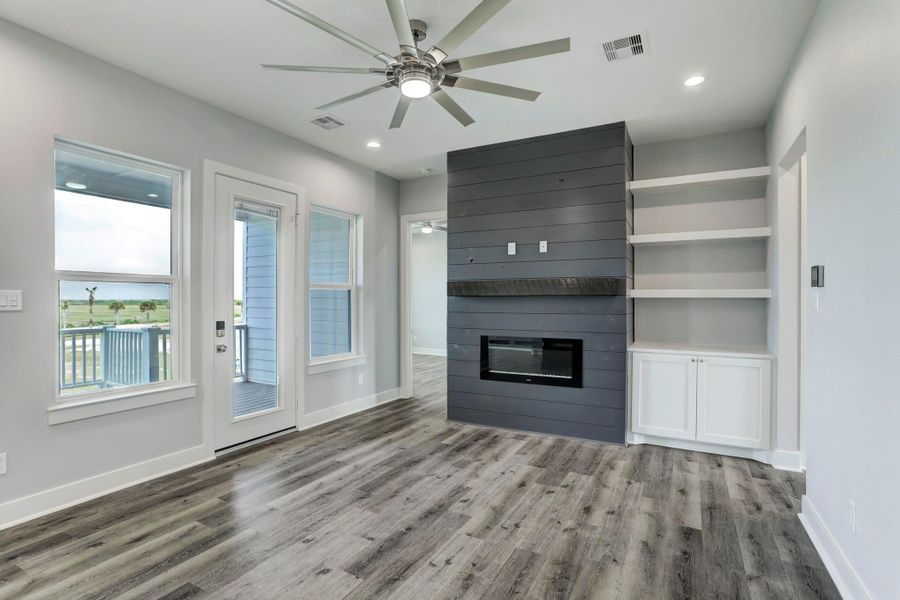 LITSDFM electric fireplace with wood mantel & built-in shelving & cabinet. Ceiling fans in every room. LITSDFM electric fireplace with wood mantel & built-in shelving & cabinet. Ceiling fans in every room.