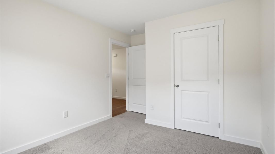 Spacious, unfurnished interior of a new home in Emory Creek, Harriman (Image 23).