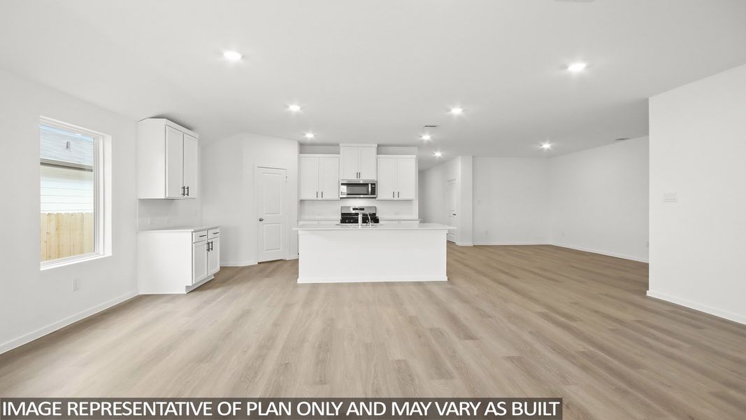 Spacious, unfurnished interior of a new home in Chapel Lakes, Montgomery (Image 12).
