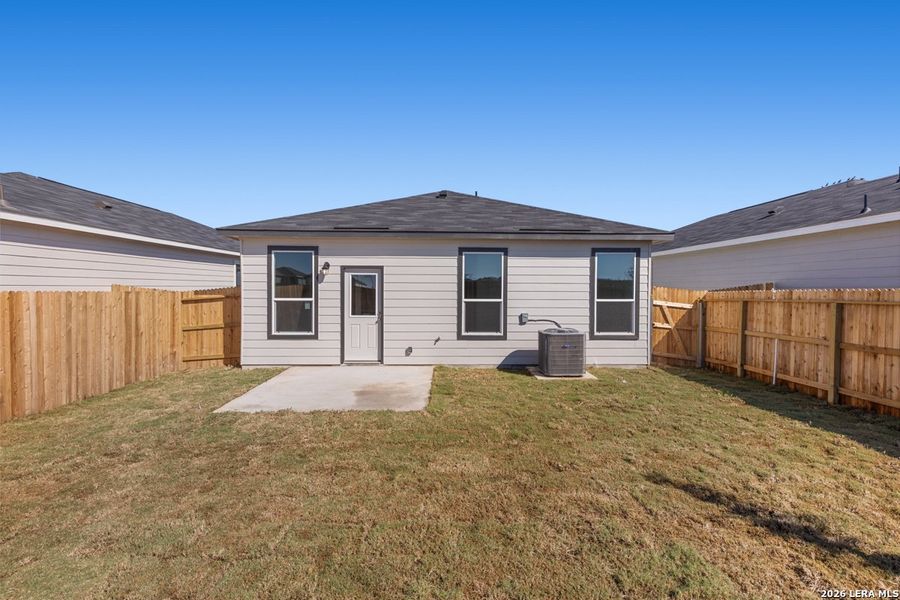 Exterior details and patio area of a home in Punta Verde, Converse (Image 20).