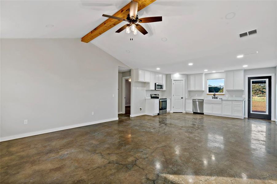 Spacious, unfurnished interior of a new home in , Paris (Image 11).