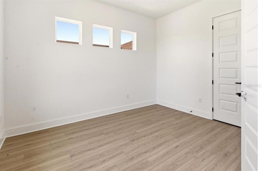 Spacious, unfurnished interior of a new home in , Winter Garden (Image 20).