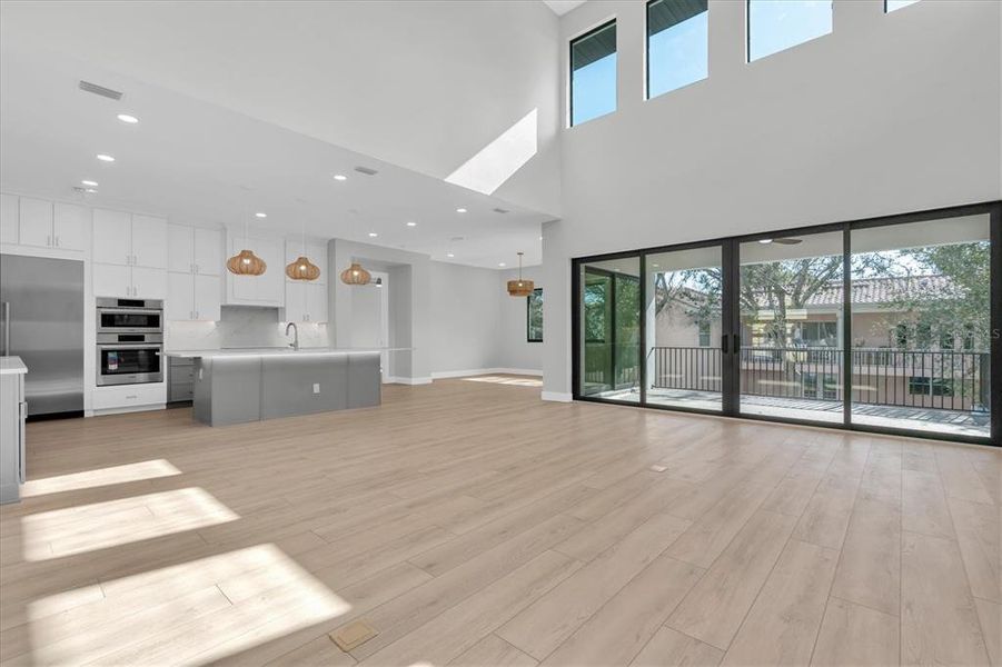 Spacious, unfurnished interior of a new home in , St. Petersburg (Image 22).