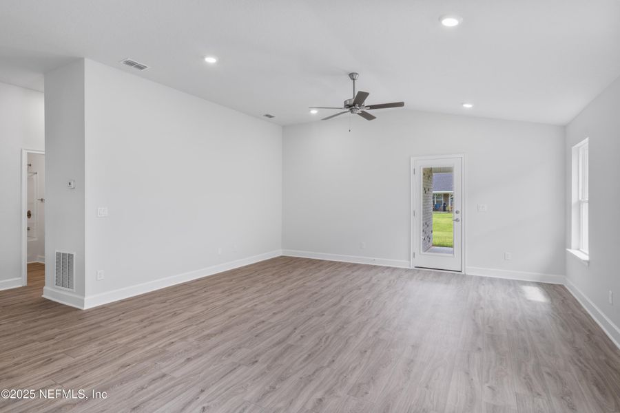 Spacious, unfurnished interior of a new home in Shadow Crest at Rolling Hills, Green Cove Springs (Image 9).