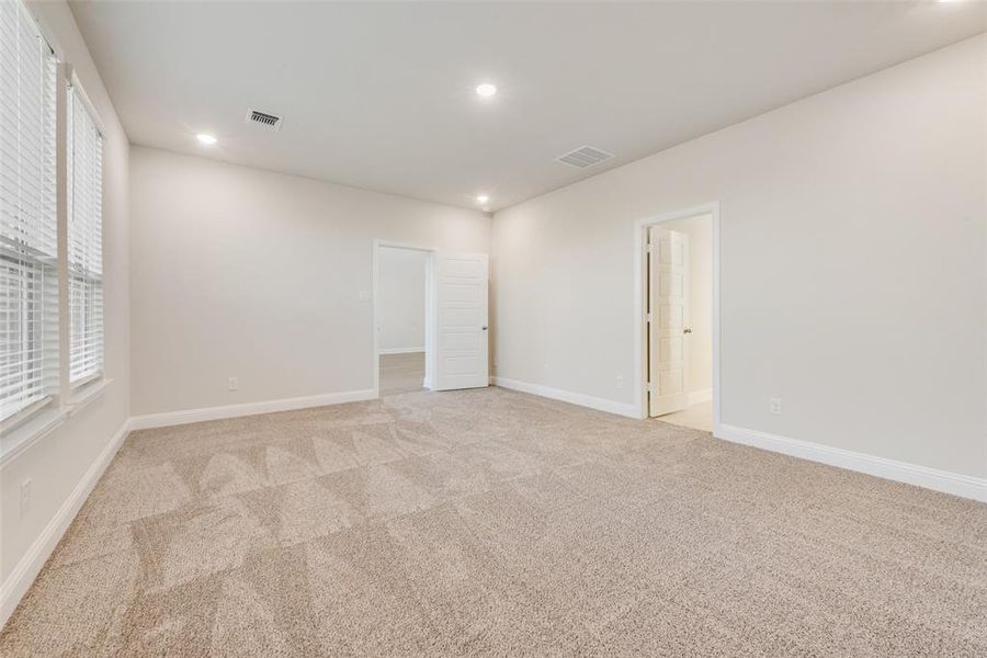 Spacious, unfurnished interior of a new home in Sutton Fields, Celina (Image 25).