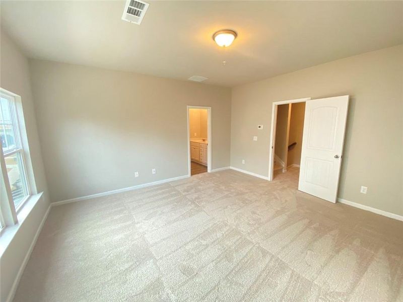 Spacious, unfurnished interior of a new home in Ross Pointe, Kennesaw (Image 9).