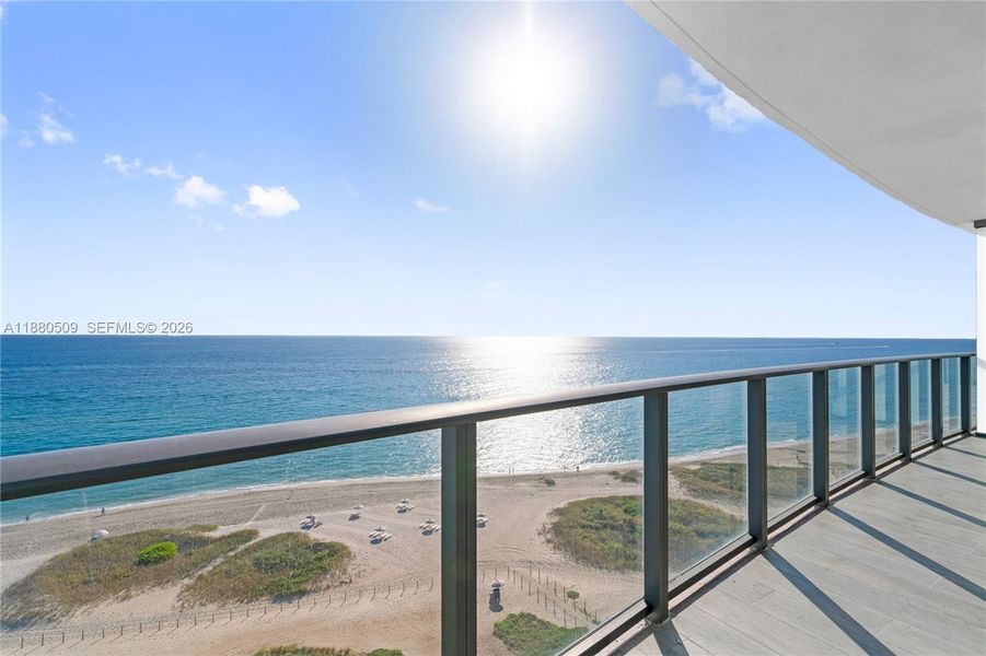 Condo located in Pompano Beach, FL showcasing its design and architecture (Image 37).