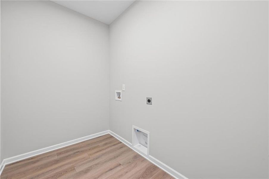 Spacious, unfurnished interior of a new home in Laurel Farms, Dallas (Image 30). Spacious, unfurnished interior of a new home in Laurel Farms, Dallas (Image 30).