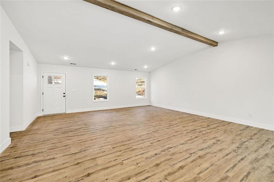 Spacious, unfurnished interior of a new home in , Gainesville (Image 10).