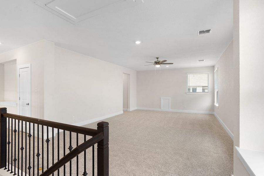 Spacious, unfurnished interior of a new home in Santa Rita Ranch, Liberty Hill (Image 35).