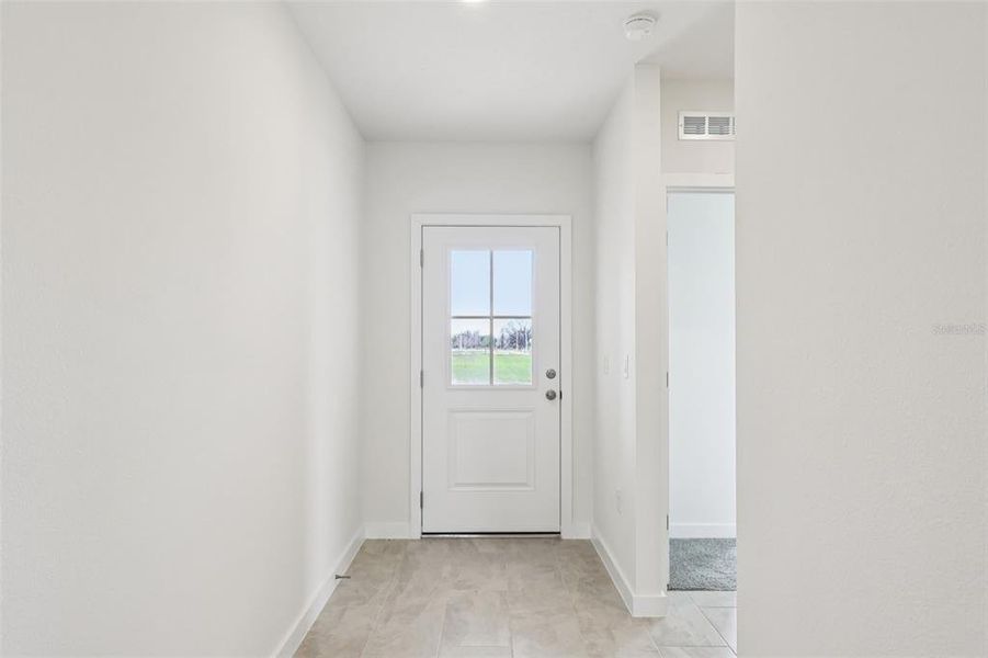 Spacious, unfurnished interior of a new home in Willowbrook North, Winter Haven (Image 13).