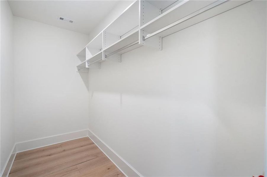 Spacious, unfurnished interior of a new home in , Alpharetta (Image 38).