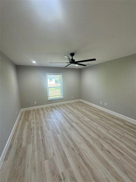 Spacious, unfurnished interior of a new home in , Cape Coral (Image 13).