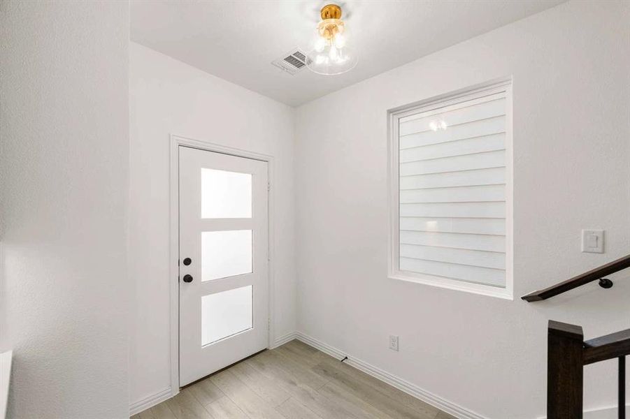 Spacious, unfurnished interior of a new home in Sereno Oaks at Buckner Terrace, Dallas (Image 12).