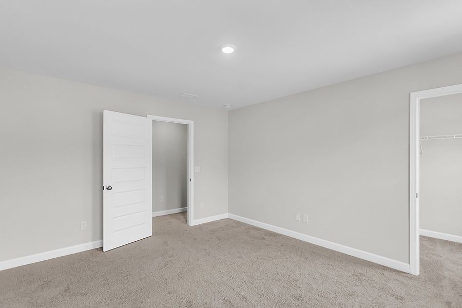 Spacious, unfurnished interior of a new home in Pineland Preserve, Summerville (Image 39).