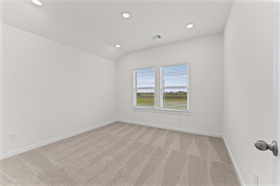 Spacious, unfurnished interior of a new home in , Angleton (Image 14).