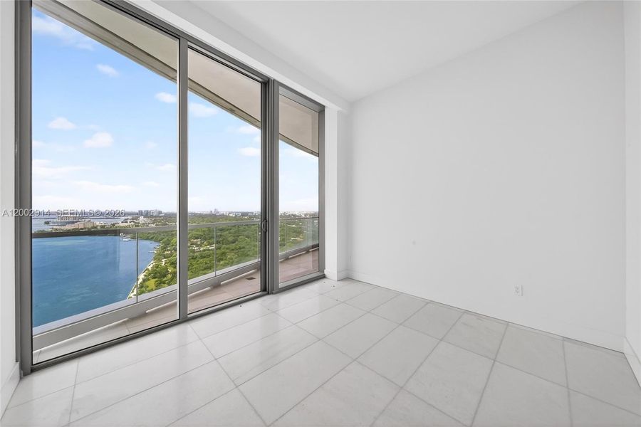 Spacious, unfurnished interior of a new home in , Miami (Image 50).