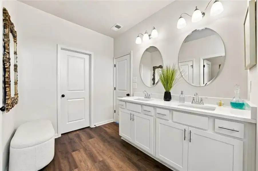 Furnished interior view inside a new home in , Jasper (Image 15).