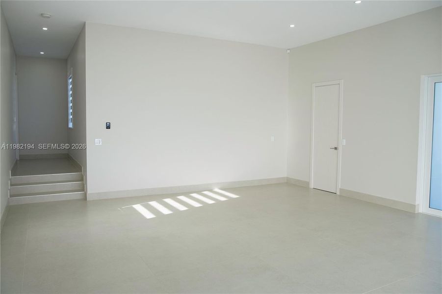 Spacious, unfurnished interior of a new home in , Miami (Image 38).