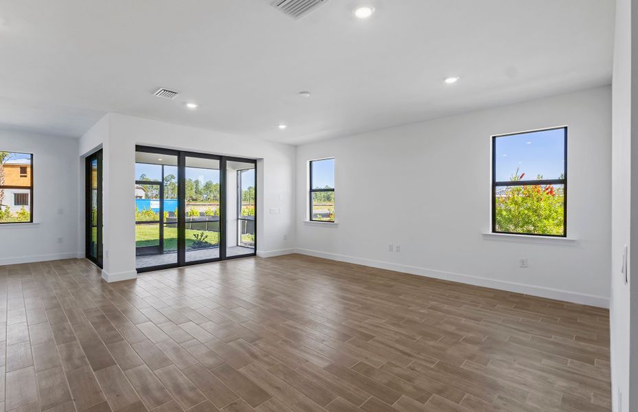 Spacious, unfurnished interior of a new home in Terreno, Naples (Image 17).