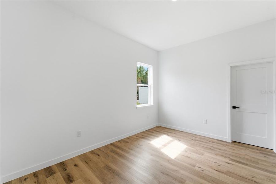 Spacious, unfurnished interior of a new home in , Ocala (Image 15).