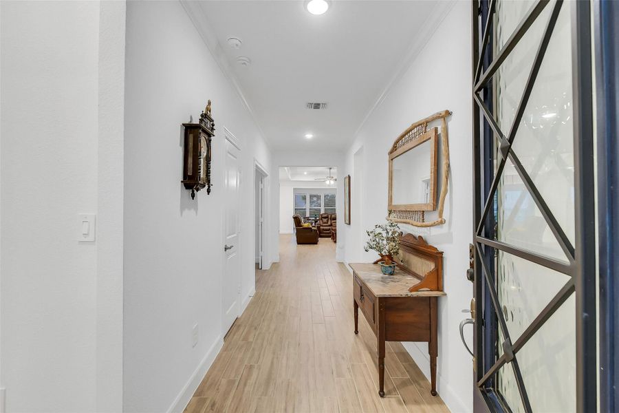 Furnished interior view inside a new home in Del Webb in Chambers Creek, Willis (Image 5). Furnished interior view inside a new home in Del Webb in Chambers Creek, Willis (Image 5).