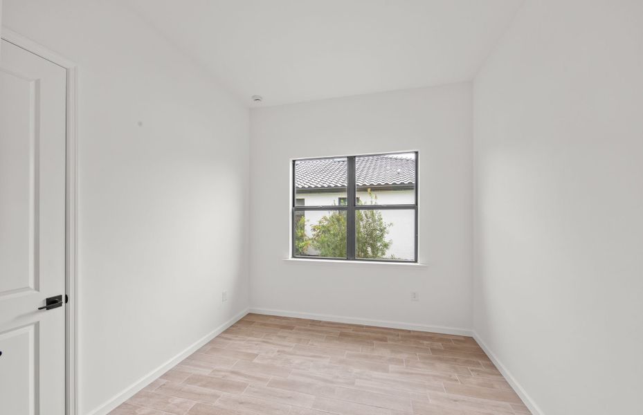 Spacious, unfurnished interior of a new home in Terreno, Naples (Image 17).