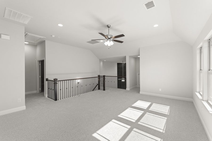 Spacious, unfurnished interior of a new home in Lake Shore Village, Rowlett (Image 27).