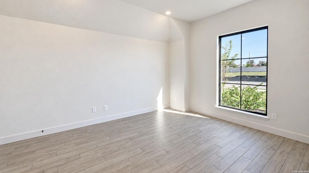 Spacious, unfurnished interior of a new home in Windborne, Schertz (Image 17).