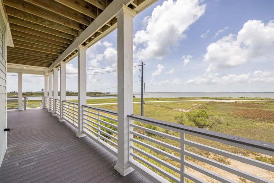 Exterior details and patio area of a home in , Galveston (Image 4).