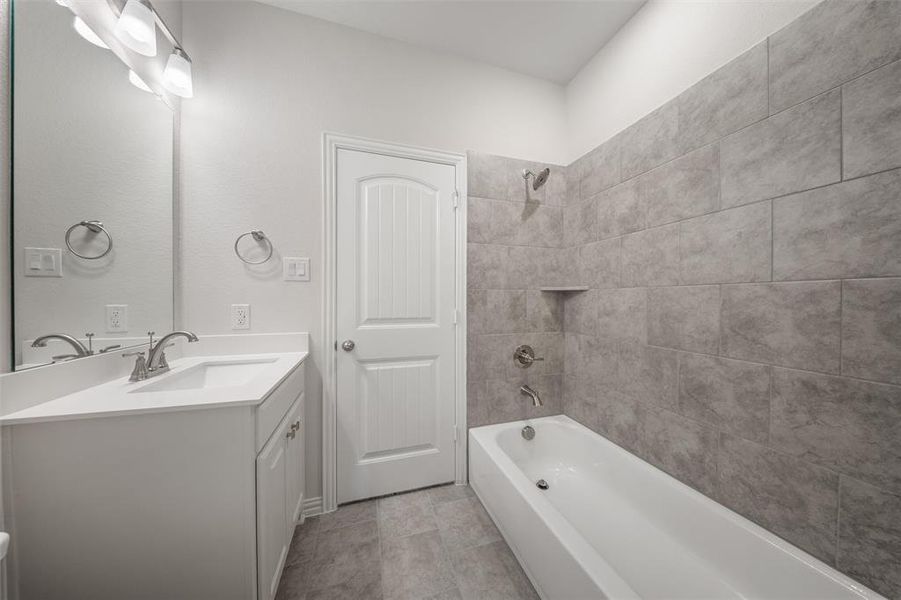 Bathroom with vanity and washtub / shower combination