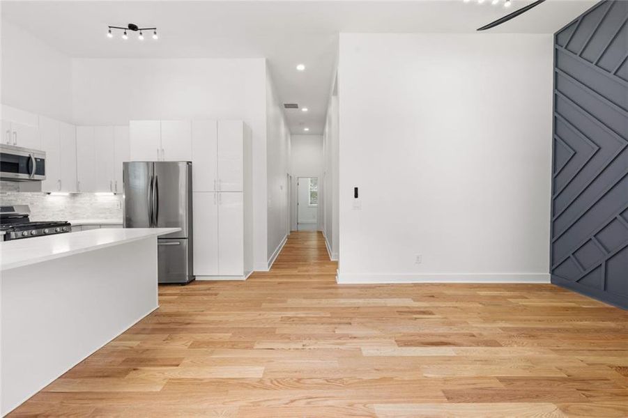 Spacious, unfurnished interior of a new home in , Atlanta (Image 12).