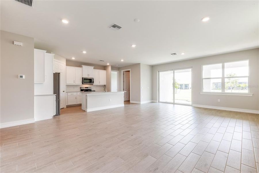 Spacious, unfurnished interior of a new home in Coral Lakes - Tradition & Express, Punta Gorda (Image 13).