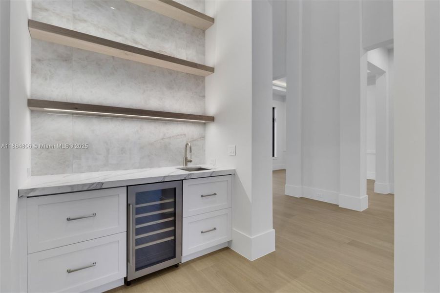 Spacious, unfurnished interior of a new home in , Naples (Image 22).