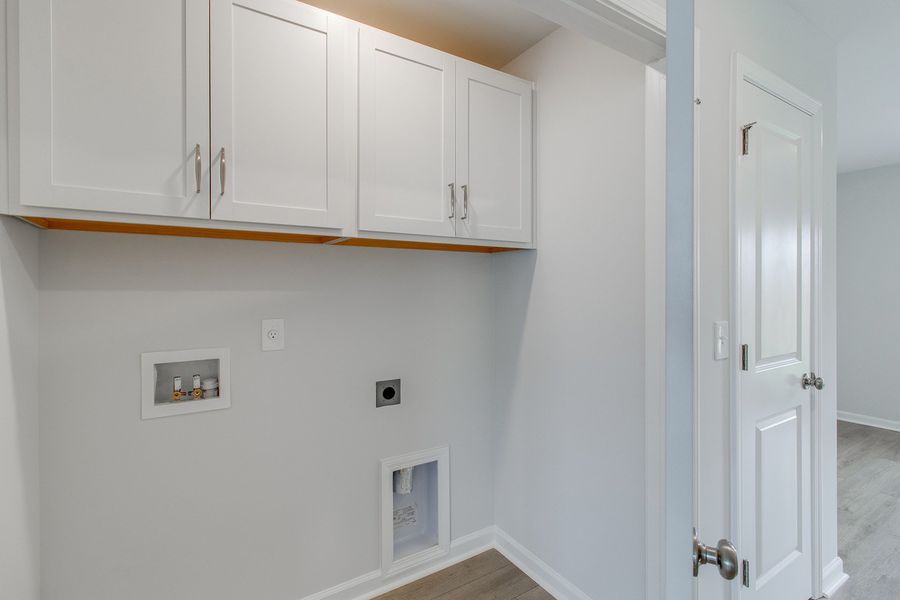 Spacious, unfurnished interior of a new home in Astoria, Columbia (Image 19).