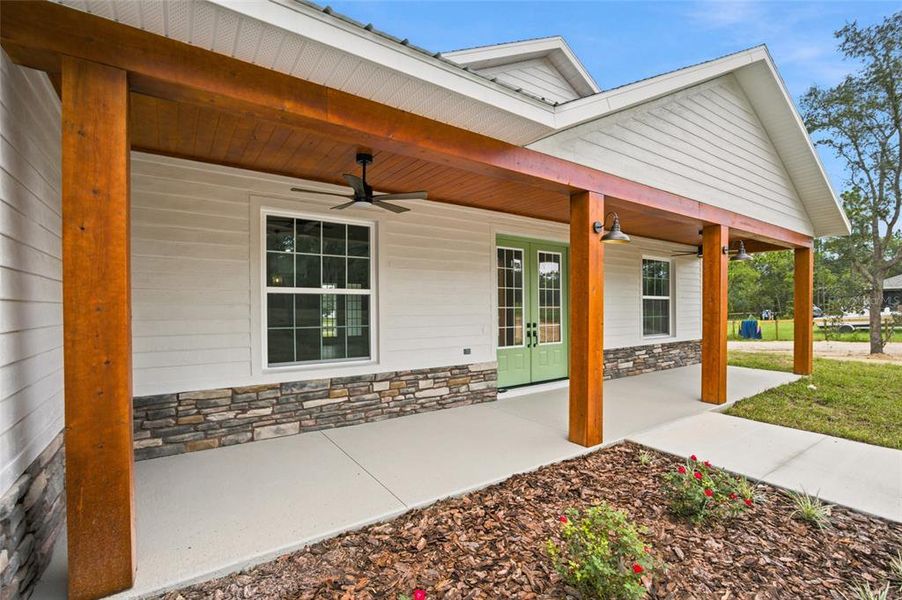 Exterior details and patio area of a home in , Dunnellon (Image 4). Exterior details and patio area of a home in , Dunnellon (Image 4).