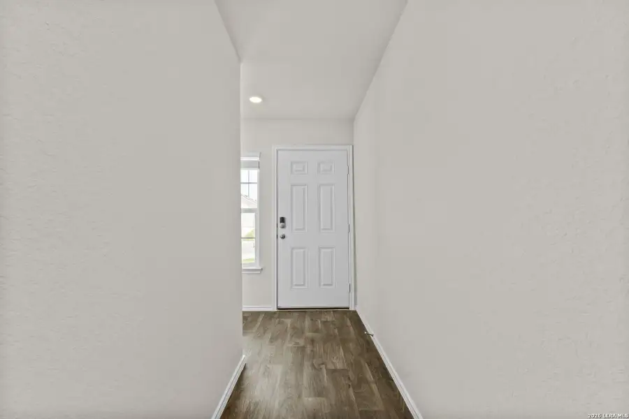 Spacious, unfurnished interior of a new home in Laurel Vistas, San Antonio (Image 15).