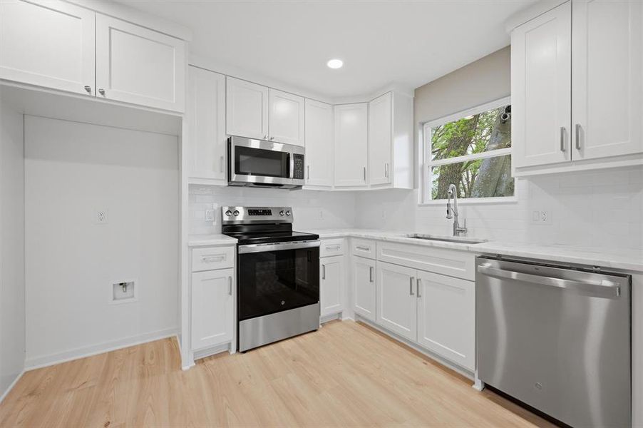 Furnished interior view inside a new home in , Sherman (Image 5).