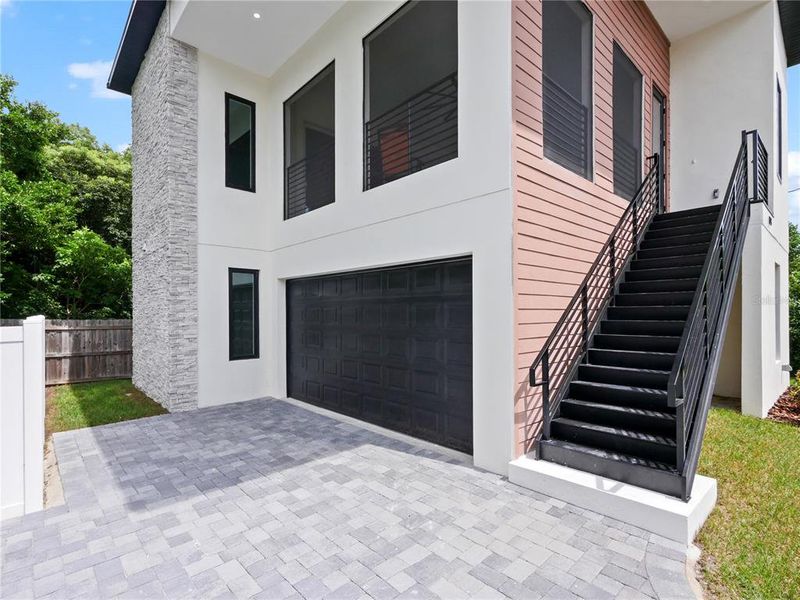 Exterior details and patio area of a home in , Orlando (Image 39).