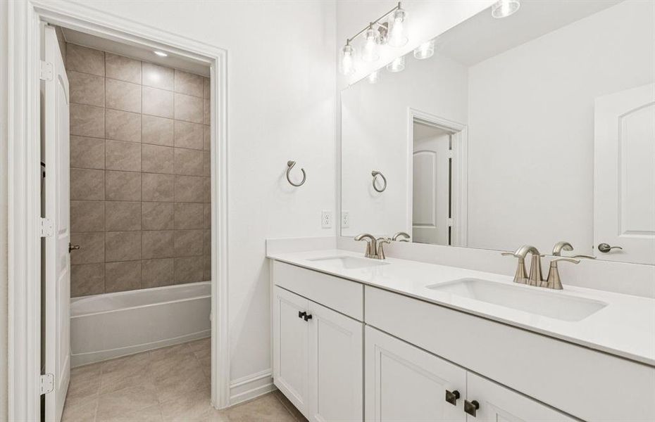 Spacious secondary bathroom Spacious secondary bathroom